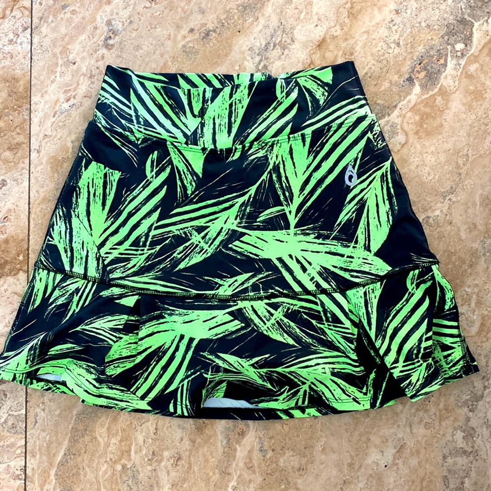 Dona Jo size 1 tennis skirt. Excellent condition!